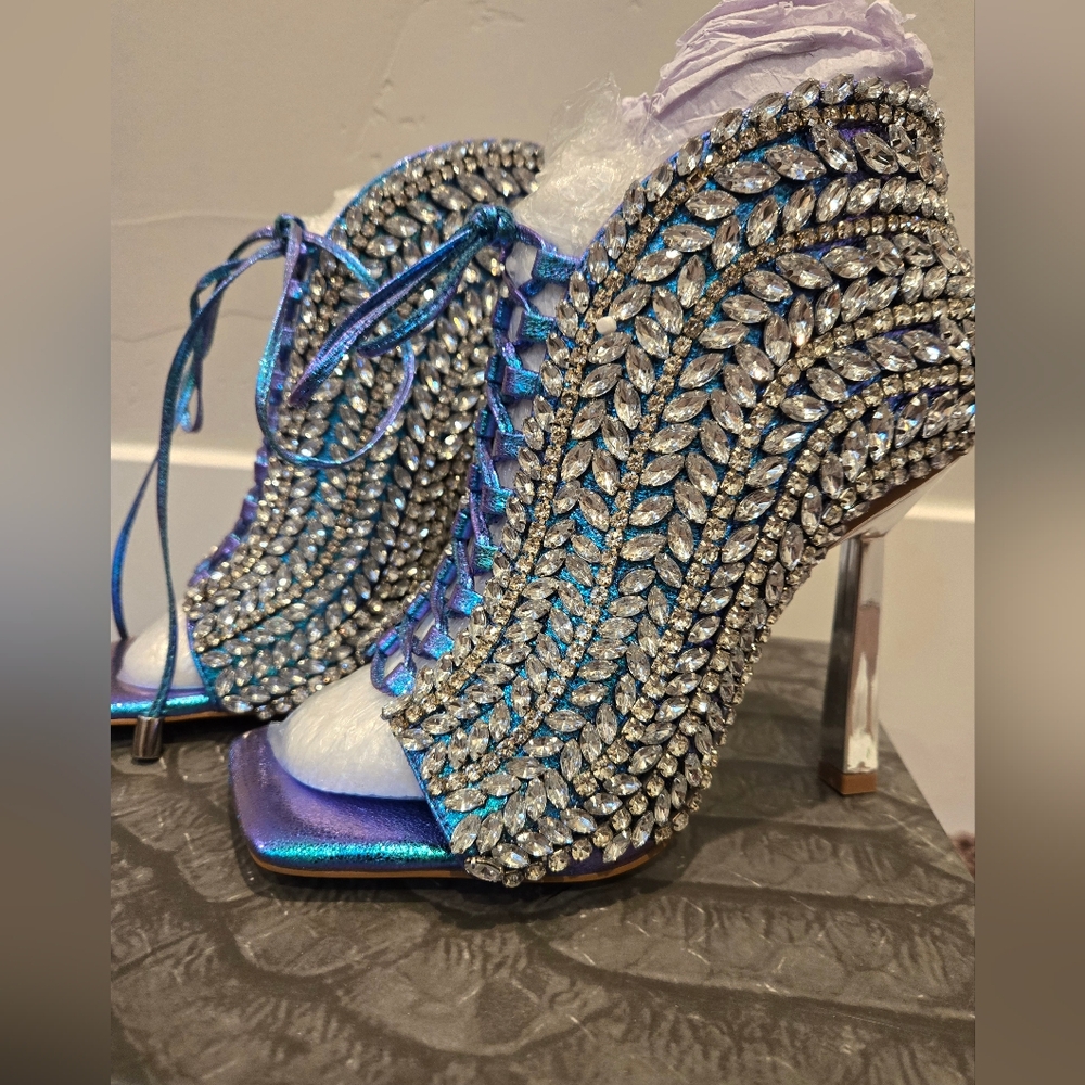 Azalea Wang Ariel Sandals Size 7.5